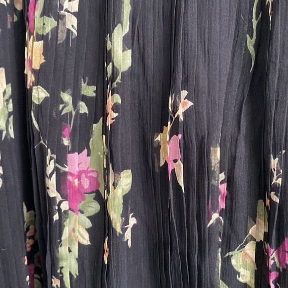 Black Floral Skirt - Picture 2 of 10